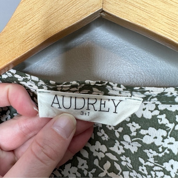 Audrey 3 + 1 floral tie front crop top - Picture 2 of 4